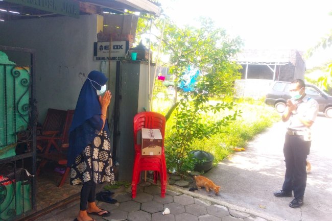 Pemberian Bantuan Sembako kepada ASN yang positif COVID-19