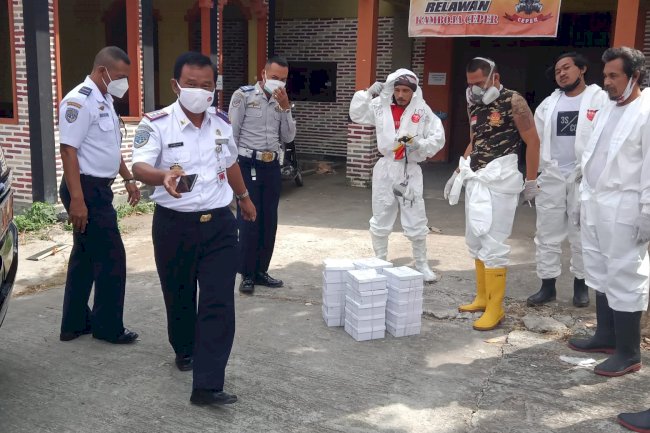 Pembagian Nasi Box ke Posko Relawan COVID-19
