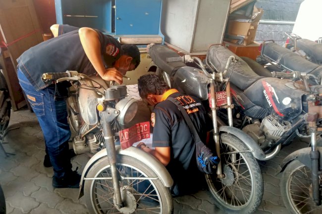 Cek fisik kendaraan lelang