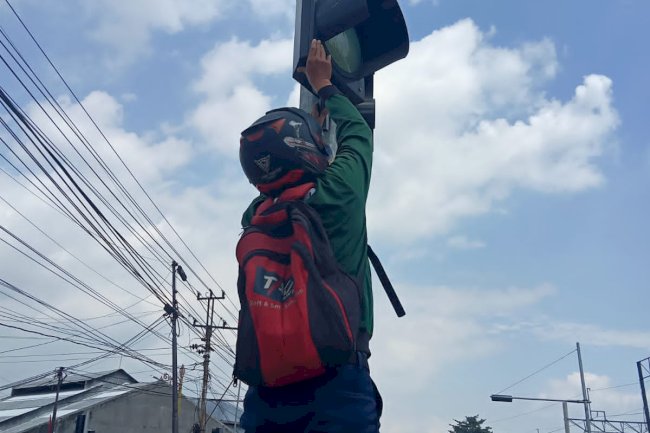 Perbaikan Traffic Light Krapyak