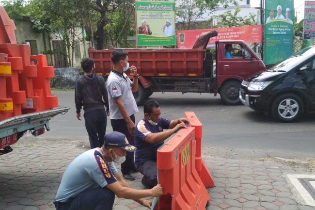 pemasangan water barrier 