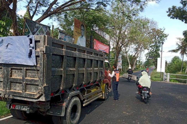 Penertiban Jalur Material