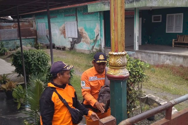 Servis lampu tiang antik