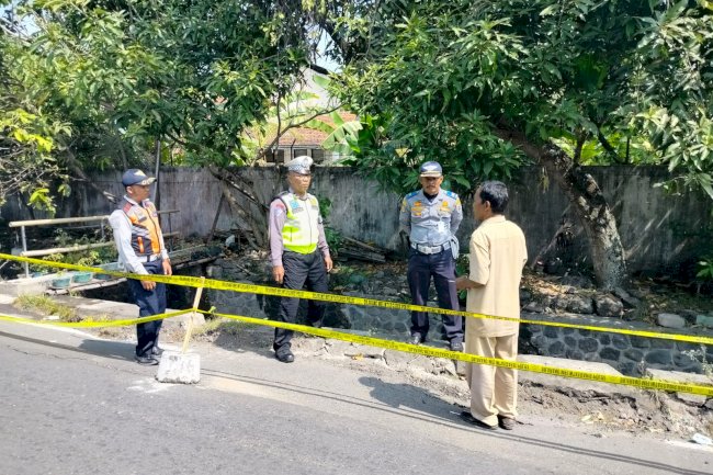Pengalihan Tronton Urug dan Survei Jl. Ambles di Prambanan