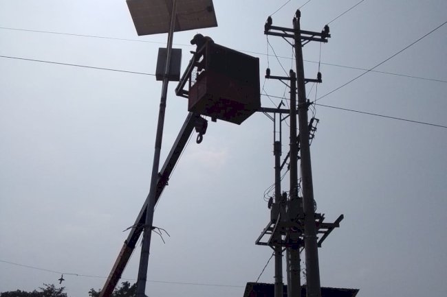 Perbaikan lampu PJU TS