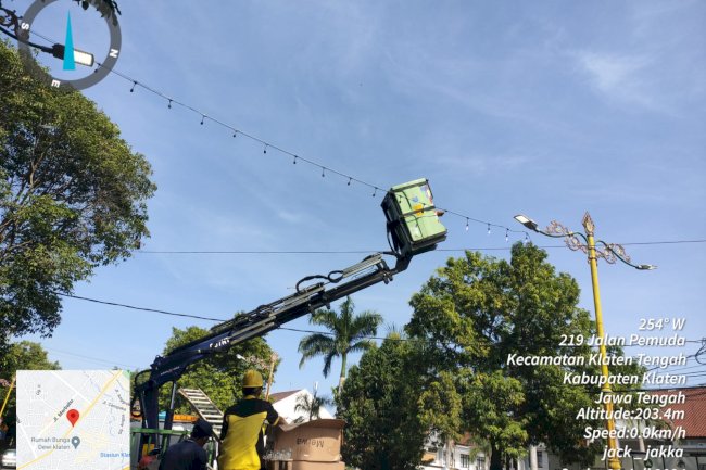 Pemasangan Lampu Hias