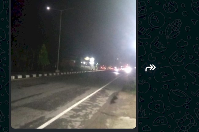 Perbaikan Lampu PJU di depan Rumah Makan Lamongan Mas Sigit