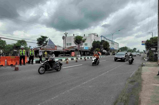 Optimalisasi Arus Lalu Lintas di Klaten: Penutupan Median Jalan dengan Water Barrier di Exit Tol Jogonalan dan Depan RS PKU Muhammadiyah Prambanan