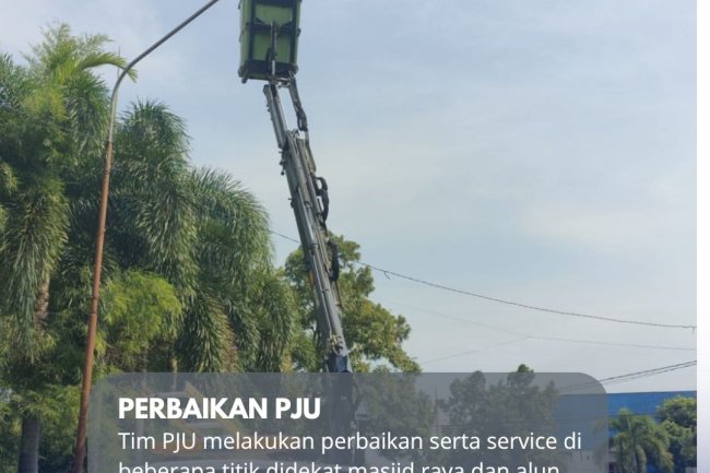 Tim PJU Dishub Klaten Perbaiki Penerangan Jalan Di Sekitar Alun-Alun Klaten Dan Masjid Raya