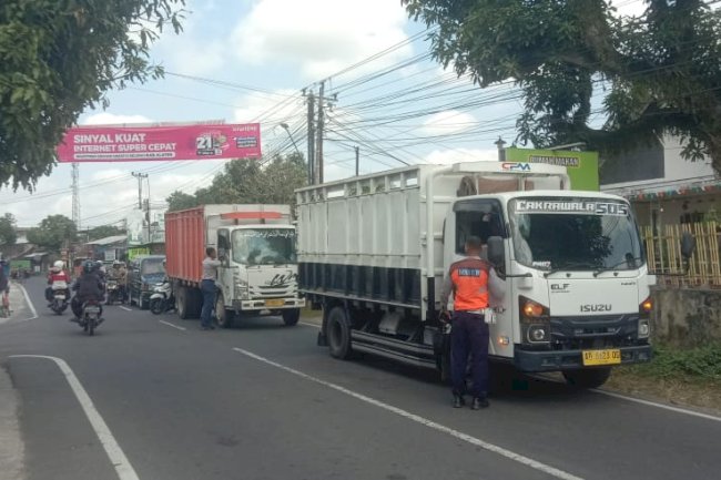 Galian C Didikte! Dishub Klaten dan Polsek Kebonarum ‘Obok-Obok’ Simpang 4