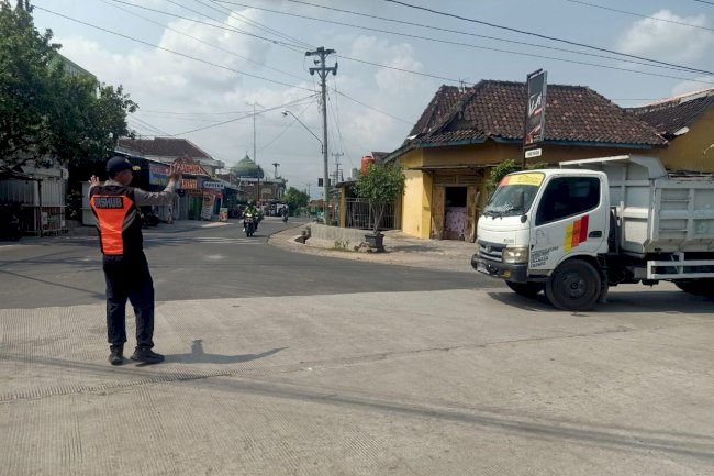 Dalops Tangan Besi: Truk Galian C Tertib di Tiga Simpang Panas!