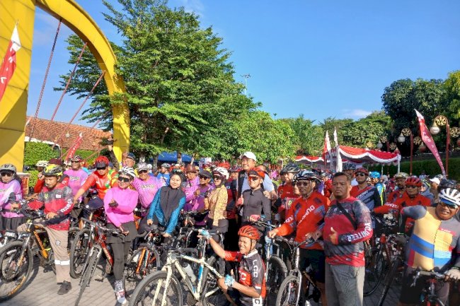 Bupati Klaten ‘Tancap Gas’ Gowes Bareng: PMI 80 Tahun, Warga Merapat!