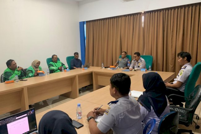 Ojol Kebanjiran Fasilitas di Terminal Ir. Soekarno, Keamanan Penumpang Dipertaruhkan!