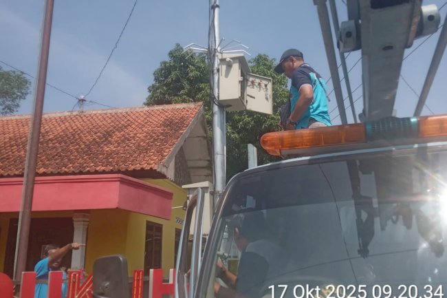 Kilatan Cahaya Kembali! Tim PJU Dishub Klaten Tuntaskan Perbaikan Lampu di Ruas Kepoh – Juwiring