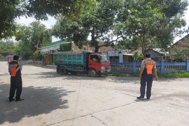 Truk Gol C Kocar-Kacir Di Tugu Nangka! Dalops Dishub Klaten Tegas di Titik Rawan Lalu Lintas