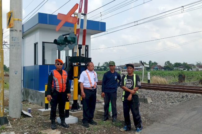 Deputi Kemenhub Inspeksi Langsung Perlintasan JPL 315 Taji: Wujud Komitmen Keselamatan Transportasi di Klaten!