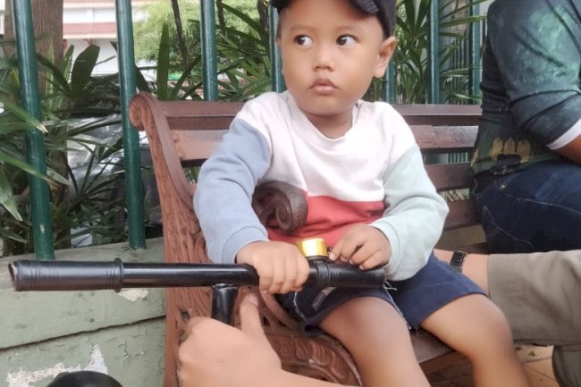 Aksi Heroik! Petugas Dishub Klaten Selamatkan Bocah Terpisah dari Orangtua di CFD Jalan Pemuda