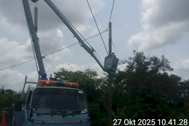 Tanpa Henti Melayani: Tim MRLL & PJU Dishub Klaten Beraksi Cepat Perbaiki Jaringan Putus di Jembatan Dompyongan Jogonalan!