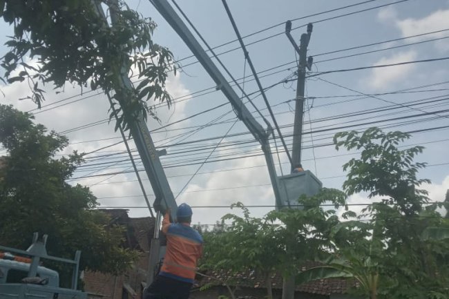 Dekorasi Jalan Cantik Berkembang: Dishub Klaten Sempurnakan Ornamen Mering di Ruas Mlese-Baturan Gantiwarno!