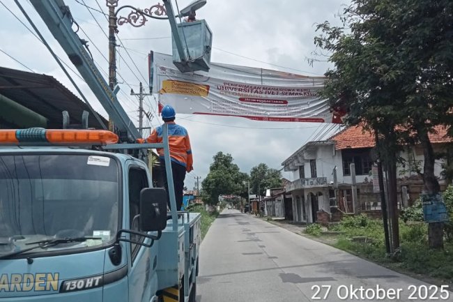 Perpaduan Elegan Antik & Modern: Tim MRLL Dishub Klaten Rawat Lampu Antik Jalan Kaliwiro dengan Profesional