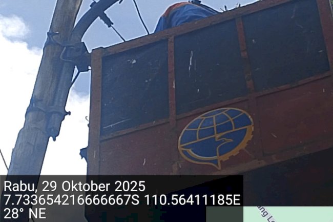 Tingkatkan Estetika Kota! Tim PJU Dishub Klaten Ganti Lampu Antik Rekondisi di Dusun Kutu Sumyang