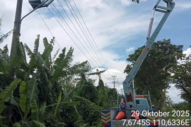Terang Hemat! Dishub Klaten Upgrade Lampu LED 60W dan Perbaiki Jaringan Korosi di Ngawen-Drono