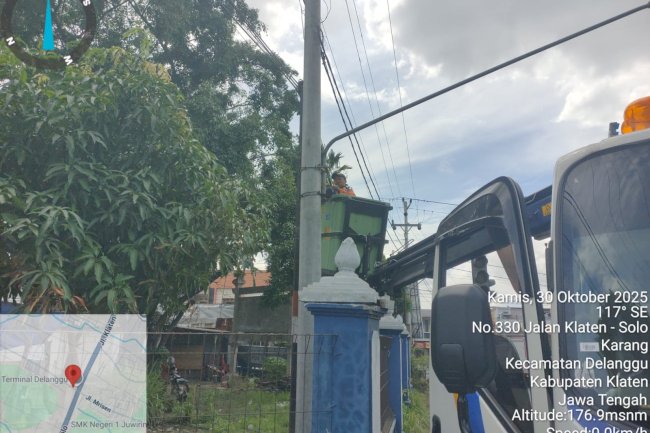 Pencahayaan Terminal Delanggu Diperbaharui! Dinas Perhubungan Ganti Photosel untuk Efisiensi Energi dan Keselamatan Jalan