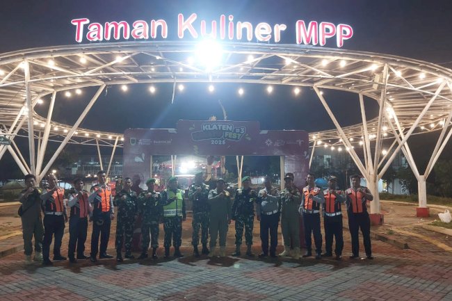 Hujan Tidak Menghalangi! Dalops Dishub Profesional Amankan Lalin Klaten Kreatif Fest 2025 di Taman Kuliner MPP