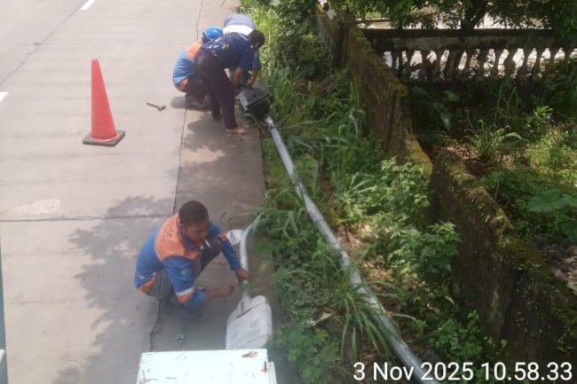 Tiang Lampu Traffic Signal Tertabrak Truk Gol C! Dishub Klaten Sigap Evakuasi di Ngemplak Karangnongko