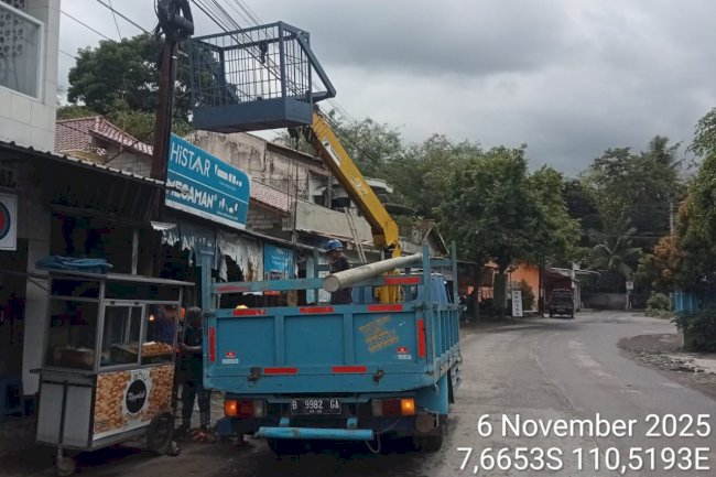 Cepat Tanggap! Dishub Klaten Langsung Perbaiki Tiang PJU Roboh di Pasar Kembang Kemalang