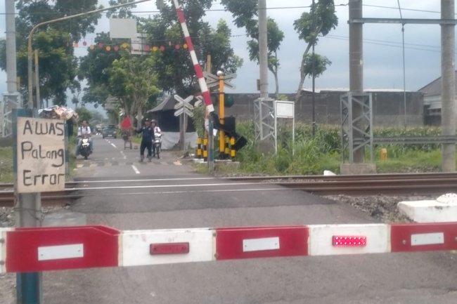 Palang Kereta Api Taji Prambanan Rusak, Tim Dishub Klaten Siap di Lapangan Jaga Keselamatan Pengguna Jalan