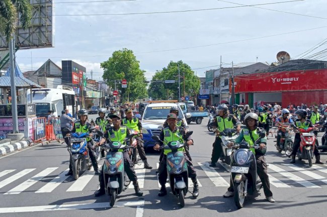Jalan Kembar Kota Aman dan Tertib: Tim CFD Dishub Klaten Kuasai Pengaturan Lalu Lintas Minggu 9 November 2025