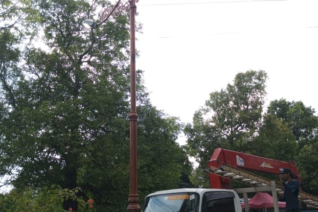 Empat Titik Pencahayaan Elegan! Dinas Perhubungan Lengkapi Delanggu dengan Tiang Lampu Antik Berornamen