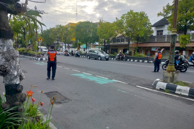 Lalu Lintas Terkontrol! Pengaturan Jalan Lancar Saat Upacara Hari Kesehatan Nasional di Halaman Pemda Klaten