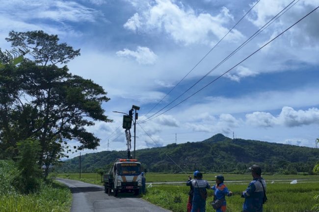Terang Benderang! Tim PJU Selesaikan Penarikan Konversi Tenaga Surya Ruas Mlese-Ngandong-Serut dengan Pencapaian Sempurna 100%"