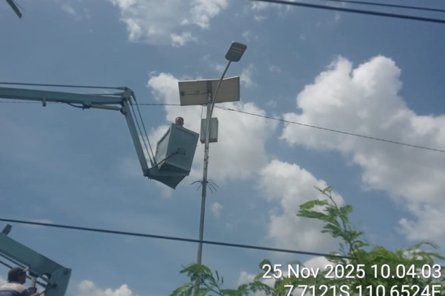 Jalan Lebih Terang! Dinas Perhubungan Ganti Lampu PJU LED di Sabranglor