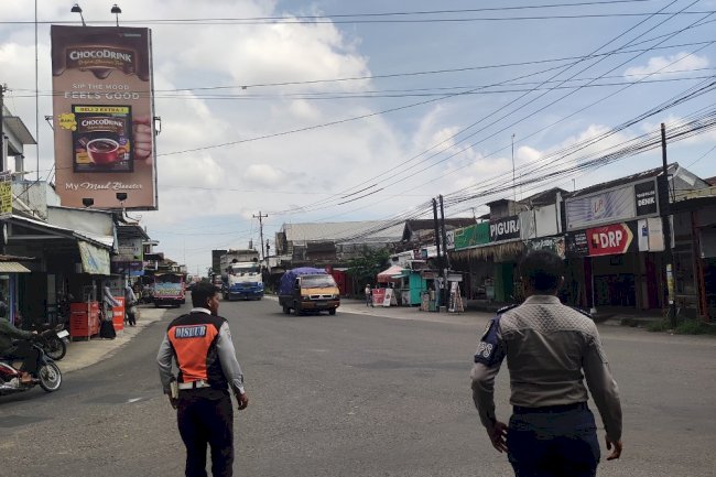 Operasi Pengalihan Armada Truk Besar, Tim Dalops Klaten Jaga Kelancaran Lalu Lintas di Jatinom