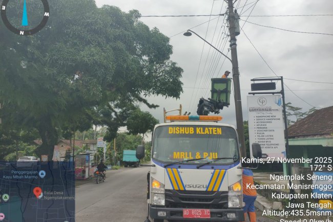Tim PJU Lanjutkan Upgrade Pencahayaan, Ganti Lampu LED di Ngemplak Seneng-Manisrenggo