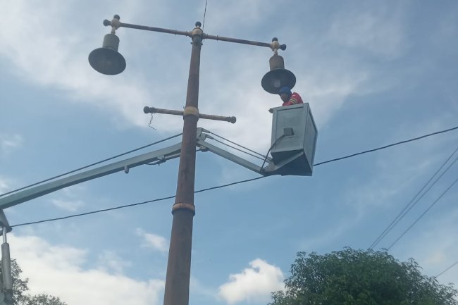 Perbaruan Sistem Distribusi Listrik Jalan Berlangsung, PJU Klaten Ganti MCB dan Lampu LED di Persimpangan Strategis