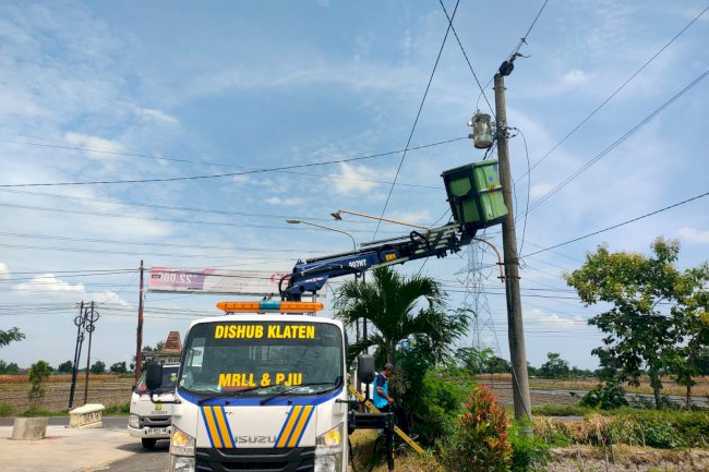 Perempatan Kanti Trucuk Dapat Pencahayaan Cerdas, Dishub Lanjutkan Transformasi PJU di Seluruh Klaten