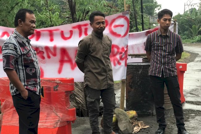 Jembatan Ambrol hingga Keselamatan Jalur Tronton Ditangani Langsung Dishub Klaten dengan Pemasangan Water Barrier