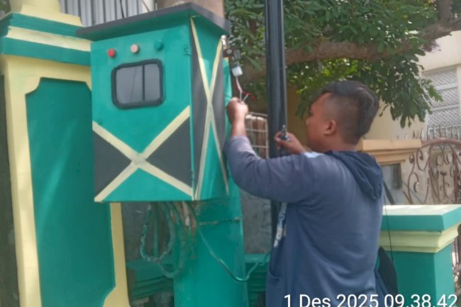 Perbaiki Meter Tenaga, Upgrade Photo Cell di Ponggok-Majegan Cegah Gangguan Otomasi Penerangan