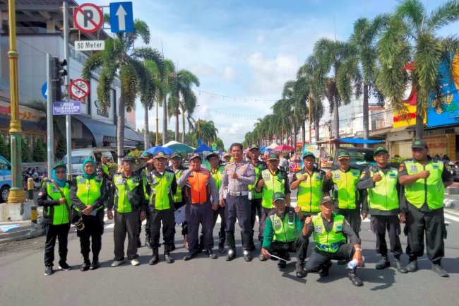 Puluhan Petugas Dishub Sibuk Tutup Jalan, Parkir dan Atur Lalu Lintas untuk Car Free Day Klaten