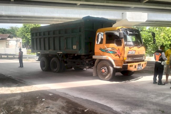 Tegakkan Aturan di Manisrenggo! Dishub & Polres Klaten Gelar Ops Galian C, Dua Truk "Nakal" Kena Tindak!