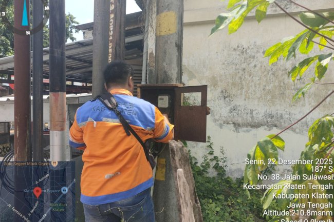 Terang Benderang! Dishub Periksa KWH Meter PJU Jalan Andalas, Nyala Normal