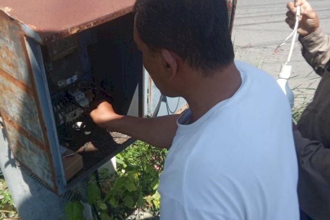 Ikonik dan Terang! TRC Dishub Klaten Perbaiki PJU Klasik di Simpang 4 Palang Srago