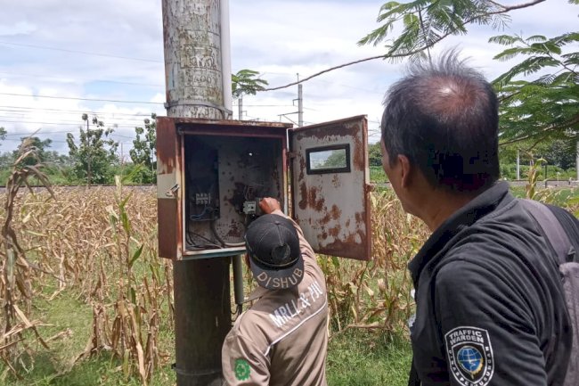 TRC Shift 1 Beraksi! Agus Purwanto Cs Perbaiki Lampu PJU di Tengah Nataru | Dishub Klaten