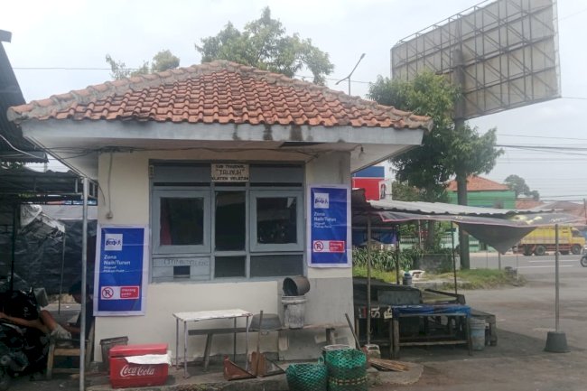 Pemasangan Banner Pick Up Point Ojek Online di Terminal Bendogantungan Klaten