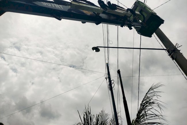 Perbaikan Lampu PJU di Pasar Joton: Upgrade LED 19W & Servis Jaringan Induk Anti Korosi