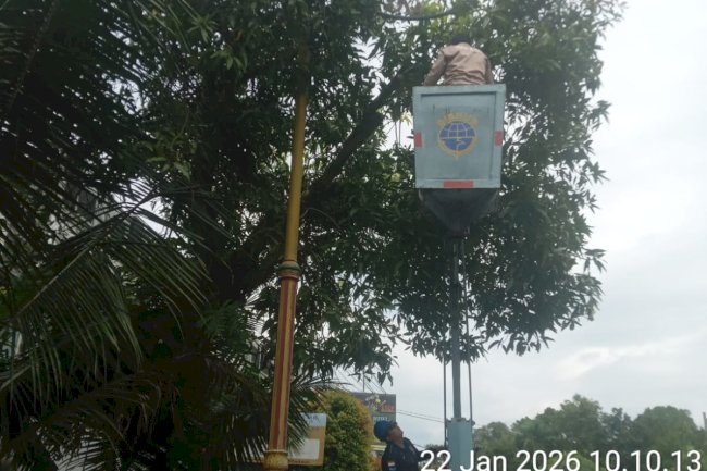 Perbaikan Lampu PJU Penggantian LED 60W Jalan Sulawesi Klaten